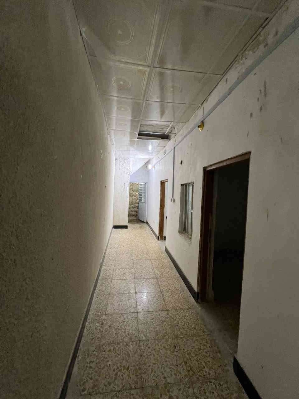 سلام عليكم بيت الايجار حي الأصدقاء غرب شارع عشرين 
تفاصيل البيت غرفتين وصاله ومطبخ وصحيات 
سعر الايجار 425 قابل للتفاوض 
الاستفسار ***********
