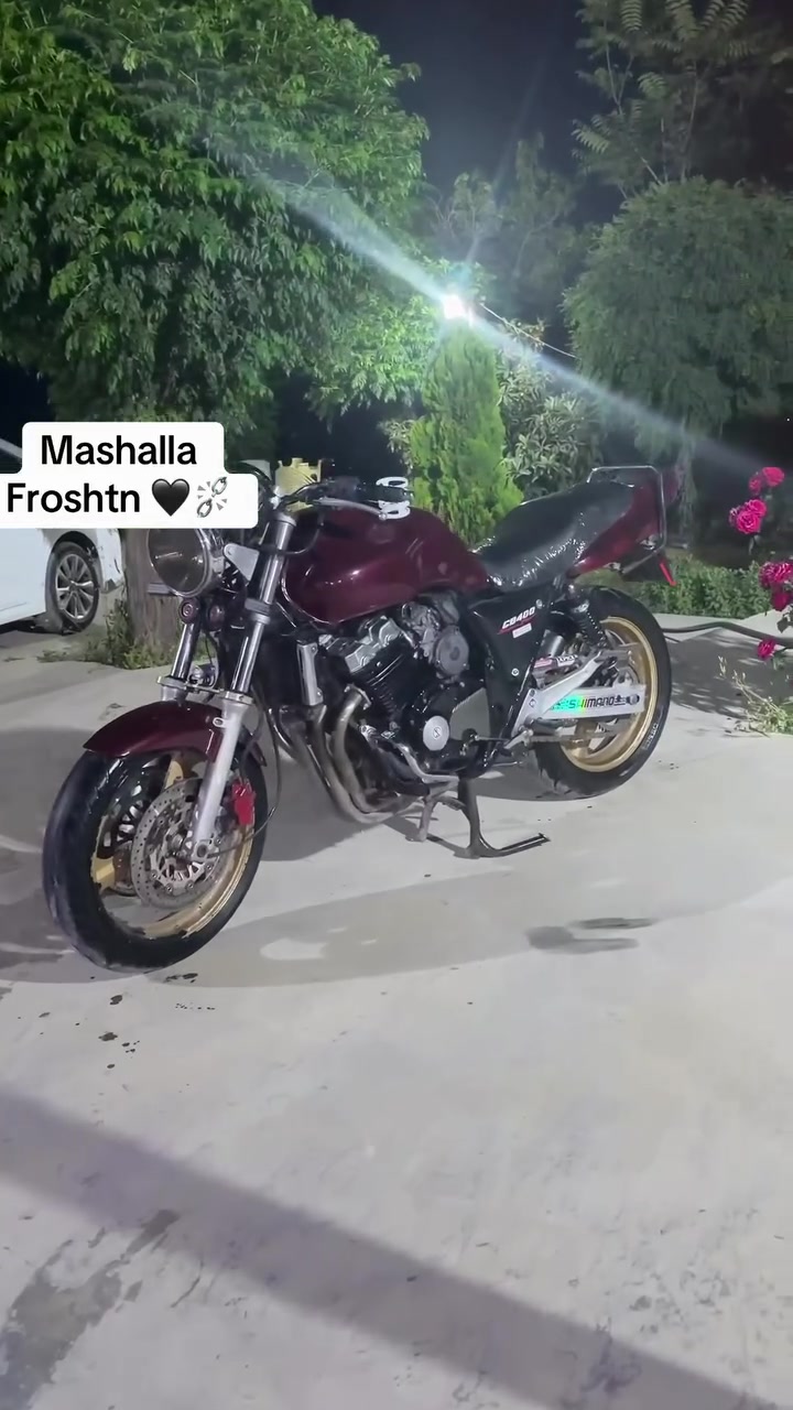 Cb400
1998
V4
16f
4kabreta
بۆ فرۆشتن ماشەللە مالێکی خاوێنە مەکینەی تەنها بەشی سەرەوەی کراوەتەوە کامل مەسرەف کراوەو گێرو مەکینەی بەشەرت 
شوێن قەڵادزێ 
سحر ١١ گەڵاو مەحامەلە 
***********
