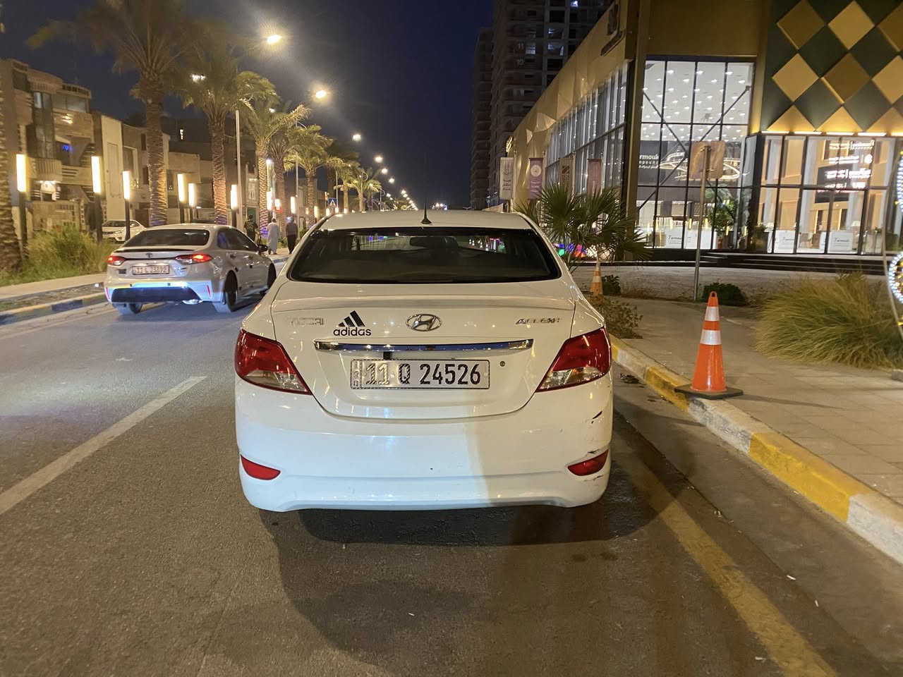 سلام عليكم
سياره للبيع اكسنت 2011 بلو 
 رقم بغداد دولي باسمي السياره تحويل ثاني يوم 
محرك 1600 مكفوله 
تبريد ثلج ثلج 
تخم تايرات جديد 
باتري جديد 
دواخل نظيفه 
بدون حادث بيها طخات بسيطه متاثر 
شاشه بلاديه 
تحكمات ستيرن 
فتحة سقف
كير اوتوماتيك 
السياره ما بيها اي نقص
المكان بغداد اليرموك او القادسيه 
السعر 105 وبي مجال
للتواصل ***********
***********
