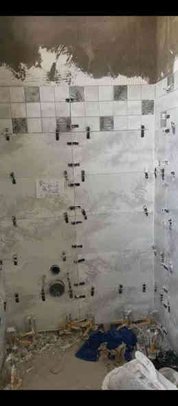 جاهزين لتطبيك السيراميك والألواح والبورسلين والكاشي ارضيات جدران بايات درج بأدارة الأسطه حيدر علي الحمداني 
***********
*********** حيدر علي الحمداني 
*********** علي الشمري
