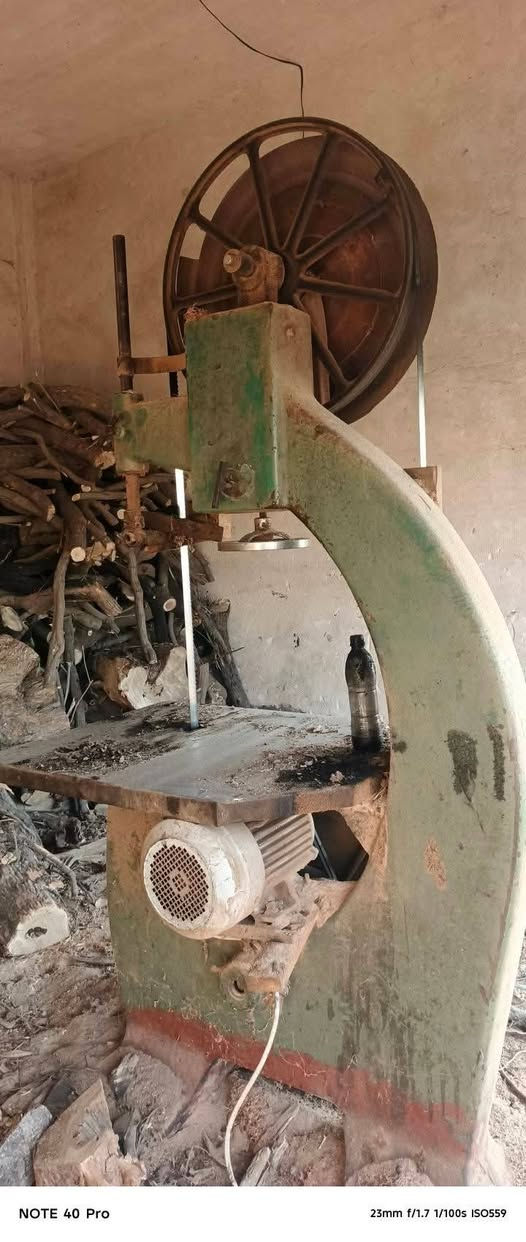 سلام عليكم منشار ايطالي حجم ٧٠٠ ماطور ٧ونص حصان ثريفيز  الستفسار عل رقم ‏‪***********‬‏مكان بابل جبله
