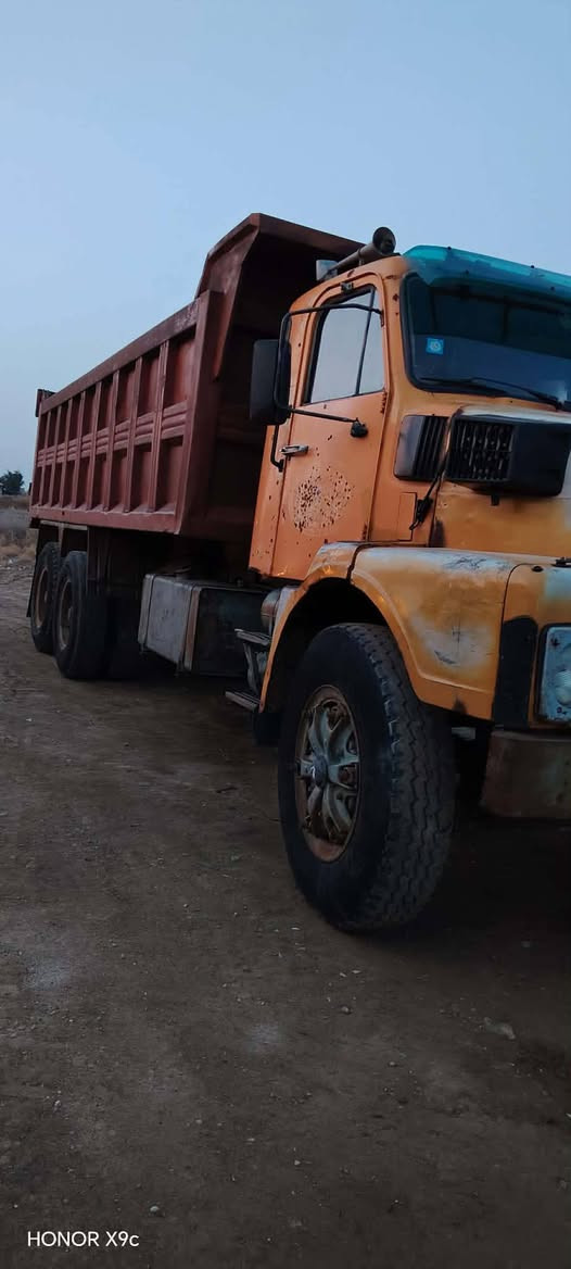 سلام عليكم لوري فالفو للبيع مديل ١٩٨٢ محرك خير من الله ان ١٠ تصال عل هاذه ***********
السعر 24 مليون وبيه مجال الشراي
