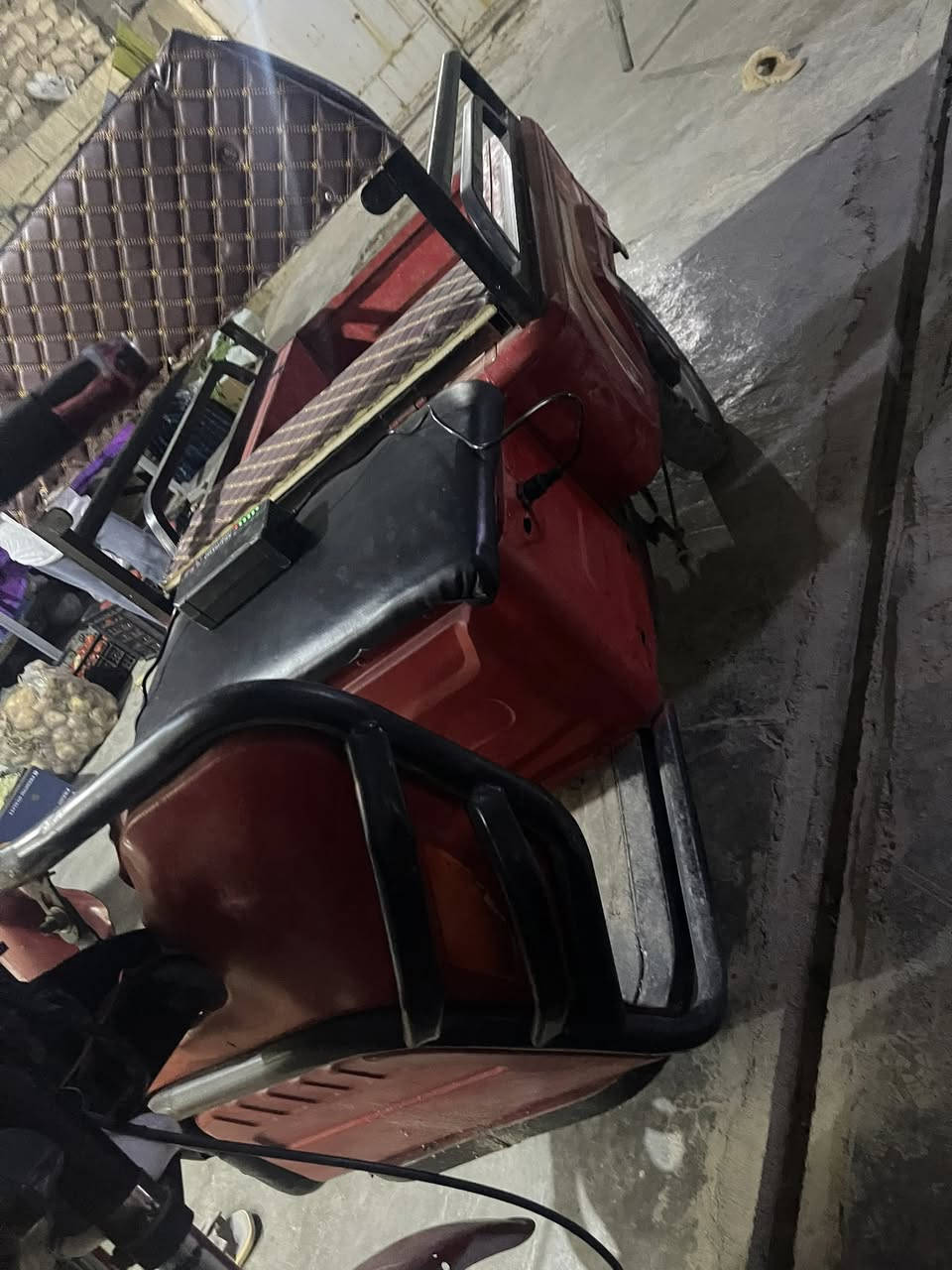 للبيع طرطوره شحن بطاريات شرط بكورتون وكلشي شغال السعر 550 وبيه مجال رقم ***********
