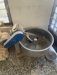 سلام وعليكم عجانه للبيع شغاله كلشي ما بيهة جديده كلش   الاستفسار 07715...