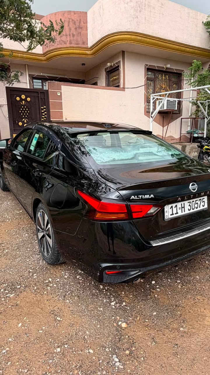 ❧༻آڵسَـْـِْڵ؏ـ مَ ۶ڵـْـِْيگمَ༺❧
التيما 
موديل 2019 
لون اسود 
مواصفات SL فول 
تبريد قطعتين 
بصمه 
شاشه جبيره 
تحكمات ستيرن جهتين فول 
رادار امامي وخلفي + حساسات 
تشغيل عن بعد 
سلايت بلقماره 
سايد بريك بصمه 
اوتو هولد 
مرايات هيتر + ستيرن هيتر +كشنات هيتر
صوره سونر موجود مابيه دواخل  قطعتين كلير وقطعه مبدله جاملغ امامي بدون دواخل 
السعر 133 ورقه 
سنويه بسمي لحد 2027 ماعليهه غرامات 
 شراي اتصل ***********
