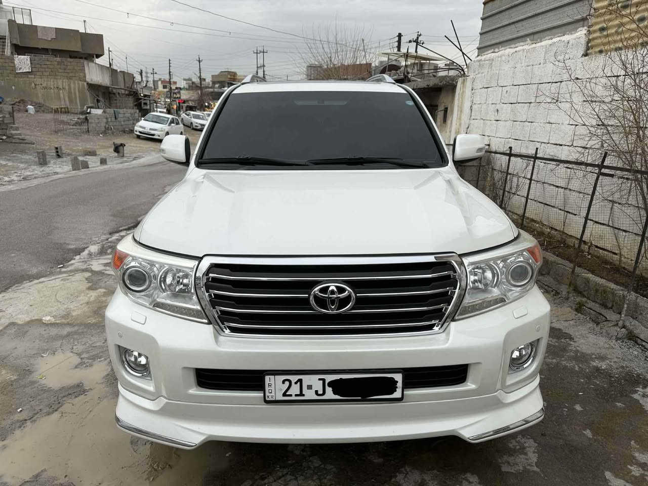 TOYOTA LAND CRUISER 2013
مواسەفات GXR فول
93000 کم ڕۆشتووە
بە پلێتیش ٢٠١٣ یە
بە ناوی خۆمانەوەیە
بە ئەندازەی درێژی یەک پەنجە شوختێکی کاڵی هەیە
بێ بۆیاخ بێ سارد 
٣ چاڵی بچوکی هەیە بەقەدەر خاڵێک نابێت شایەنی باس نییە 
نرخی 425 وەرقە و معامەلەیەکی کەم 
ژم:***********
*********** السليمانية, العراق
