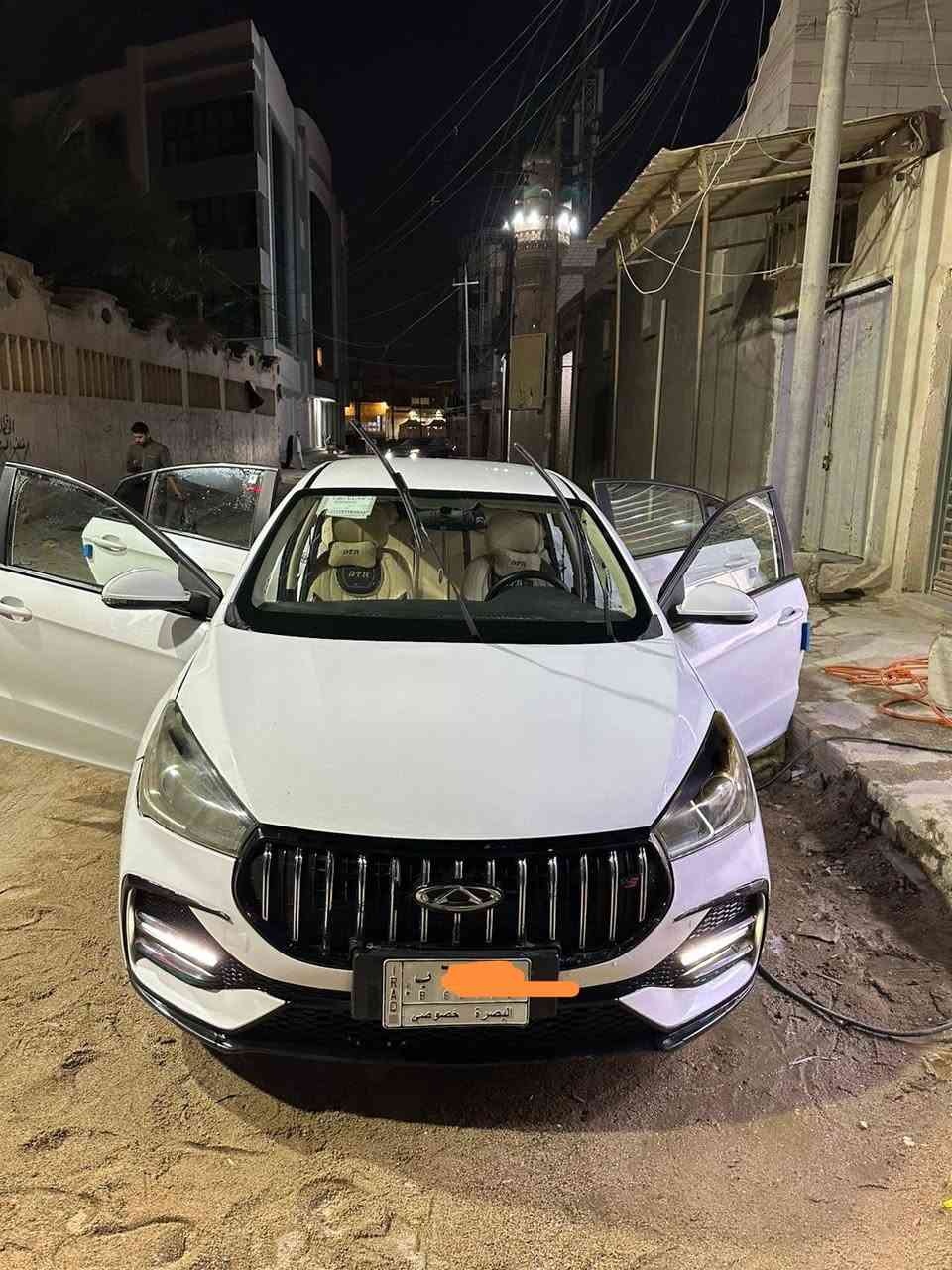 بسم الله الرحمن الرحيم 
شيري أريزو 5 موديل 24
 نص فول 
 لون أبيض صدفي 
ماشية 58 الف 
المكينه 1500 تنفس طبيعي
كير 8 نمر 
أنطمة قيادة سبورت وأيكو
طخم تايرات جدد 
حساس خلفي 
أشاير بالمري 
ويل كروم
مثبت سرعة
هاند بريك كهربائي 
أوتو هولد
كشاف نهاري
دوشمة جديدة 
السياوة نظيفة استعمال شخصي 
بيهة مكانين بارد الچاملغين الأماميات 
والباقي شوف العين 
رقم بصرة بأسم صديقي تحويل ثاني يوم السنويه لل27
مكلف بالنشر فقط رجائآ الاتصال ع الرقم فقط وبي واتساب 
مكاني البصرة / الزبير 
***********
السعر 95 وبيهة مجال
