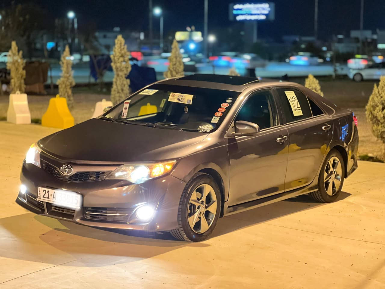 السلام عليكم اقره التفاصيل بل كامل اذا عجبك اتصل 👇للبيع: تويوتا كامري 2012 SE
فول مواصفات 6 V ✈️ سلندر بارنوما فتحة سقف 
رقم سليمانيه الجديد بسمي قبل أسبوع حولتهه كله جديد

--- تفاصيل السيارة:

ماشية فقط 70 ميل – شبه جديدة

فول مواصفات +  (فتحة سقف 
كشن كهرباء 
بصمه تشغيل
بصمه بوب 
السيارة خالية من الضرر فقط جاملغ كلير أمريكا 

فقط بخ (رش) – بدون أي صدمة أو شاصي

---

 مواصفات تويوتا كامري 2012 SE V6 المواصفات الكاملة:

 المحرك والأداء:

محرك V6 سعة 3.5 لتر

قوة 301 حصان

قير أوتوماتيك 8 سرعات

نظام دفع أمامي (FWD)

تبديل سرعات من المقود (Paddle Shifters)

نمط قيادة رياضي + عادي + اقتصادي

 الراحة والداخلية:

مقاعد جلد رياضية مع تطريز رصاصي 

مقاعد أمامية كهربائية

فتحة سقف

شاشة كبيرة وسطية تعمل بال كار بلي 

تحكم كامل من المقود

تشغيل بصمة + دخول ذكي

 السلامة والتقنيات:

كاميرا خلفية + حساسات أمامية وخلفية

نظام تثبيت السرعة الذكي 

وسائد هوائية كاملة

نظام مراقبة ضغط الإطارات (TPMS)

 الخارج

جنوط ألمنيوم مقاس 19 إنج

مخرجين عادم مزدوجين (Dual Exhaust)

 السيارة جاهزة بالكامل، ما تحتاج أي صرف أو تصليح
 بإمكانك المعاينة والاتصال بأي وقت

رقم صاحب سيارة ***********
ملاحظة بس الجناي يتصل كلشي موضح بل منشور تحياتي للجميع
