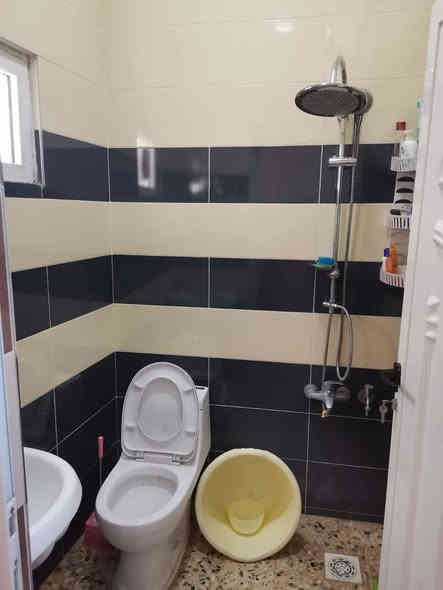 بيت للبيع ٤٥م غرفتين وصاله مطبخ وخدمات وغرفه سندويتج بنل السعر ١٧٥ مليون الصليخ الجهة المقابله لاسواق تفاحه بناء٢٠٢٢ للمزيد*********** مكتب أكد للعقار ابو عمر الحياني
