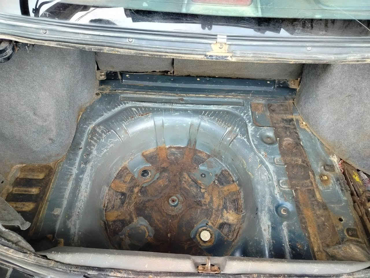 سيفيا ٩٥
مسكر كير عادي مكينه وكير كفاله 
رقم بغداد تبريد  مراوس بمارك
***********
