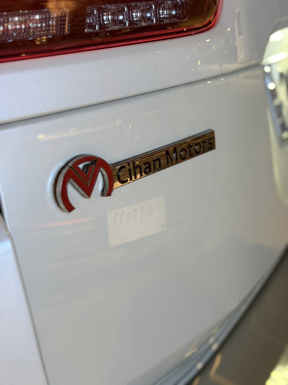 السلام عليكم🖤
للبيع تويوتا لاندكروز  GXR 2024 خليجي وكالة جيهان لا تزال تحت ضمان الوكالة 
عداد 25 الف كيلو مكفولة كفالة عامة ومغلفة PPF ضمان 10 سنوات 
مكينة 4000 تنفس طبيعي 
مكان السيارة بغداد حي الجامعة 
السعر المطلوب 68,300$ وبيها مجال
***********
