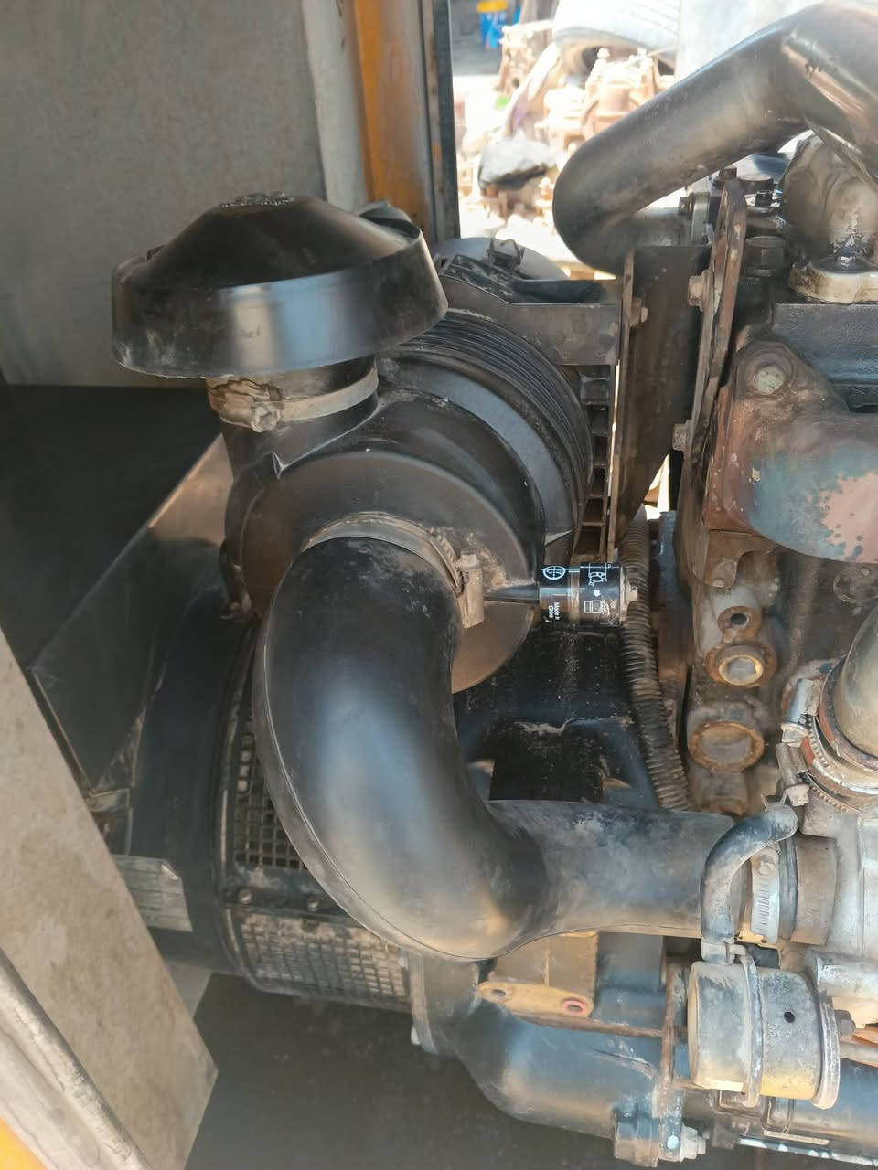 مولد بيركنز انكليزي 45 kv سوبر 3 بستم 105 كاتم مفتوحه للبيع 40 $ وبيه مجال مكاني ديوانيه *********** مولده نضيفه وجاهزه .
