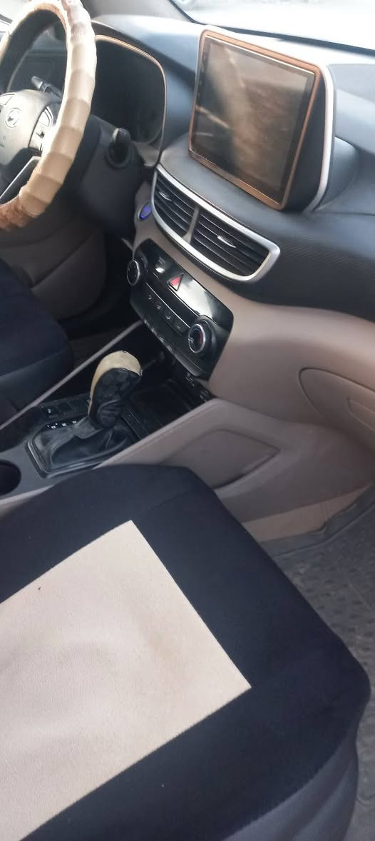 سلام عليكم هونداي تكسن موديل ٢٠٢٠ ماشيه ٩١ كوري مكينه مامفتوحه ضررها بس مكانتين بارد مكد شبر بدون صبغ السياره فول بدون بانوراما مكان السياره بل موصل رقم أربيل دولي سعر ١٩٧ بيهه مجال قليل رقم تلفون كورك *********** اسيا ***********
