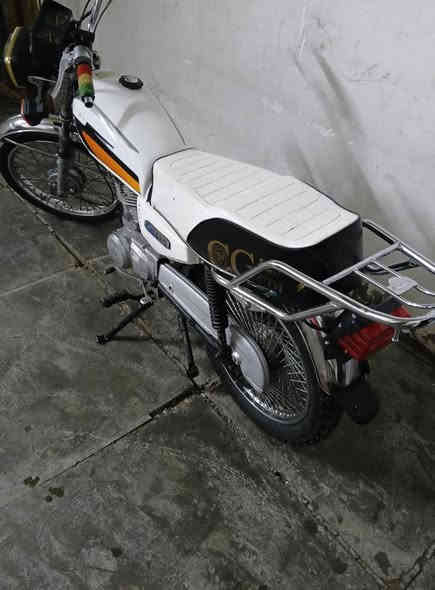 للبيع ايراني مديل ٢٢ دراجه شوفت عينك حلوة مابيه نواقص بيه جبنه مال دهن 
السعر ٤٧٥ وبيه مجال مكاني بغداد بل بياع 
التواصل دك عل رقم ما عدك رصيد دك عل وتساب ***********
