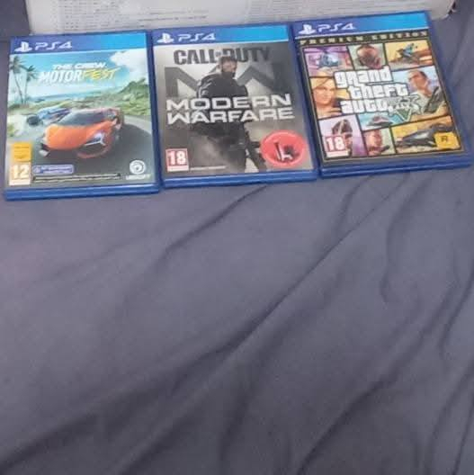 السلام عليكم من رخصة الادمن 
اقراص بلي فور 
1.The crew motor fest 
2.Call of duty modern warfare 
3.GTA5 premium 
مع دركسيون pxn v9 gen 2 
نظيف جدا نقصه فقط تثابيت
اريدهن 200 الف وبيها مجال 
الرقم ***********
