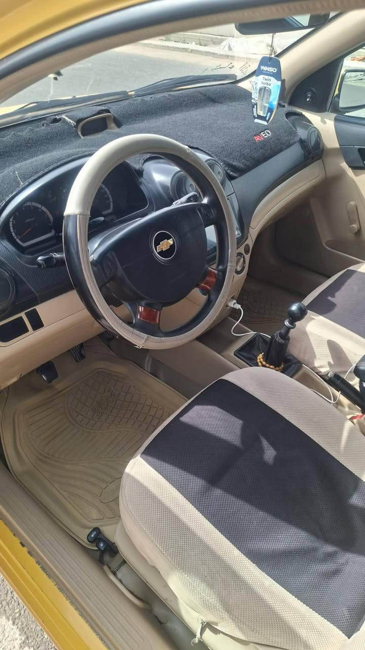 السلام عليكم ورحمه الله وبركاته 
للبيع افيو موديل 2011
سياره جاهزه تبريد وتدفئة 
تخم تاير مع السبير 
محرك خيط بخار قليل 
السعر قفل 47وبيها مجال قليل 
الحداديه 80%
البدي شوفت عيونك 
الشراي يتصل ويدلل 
***********
***********
ابو علي المالكي
