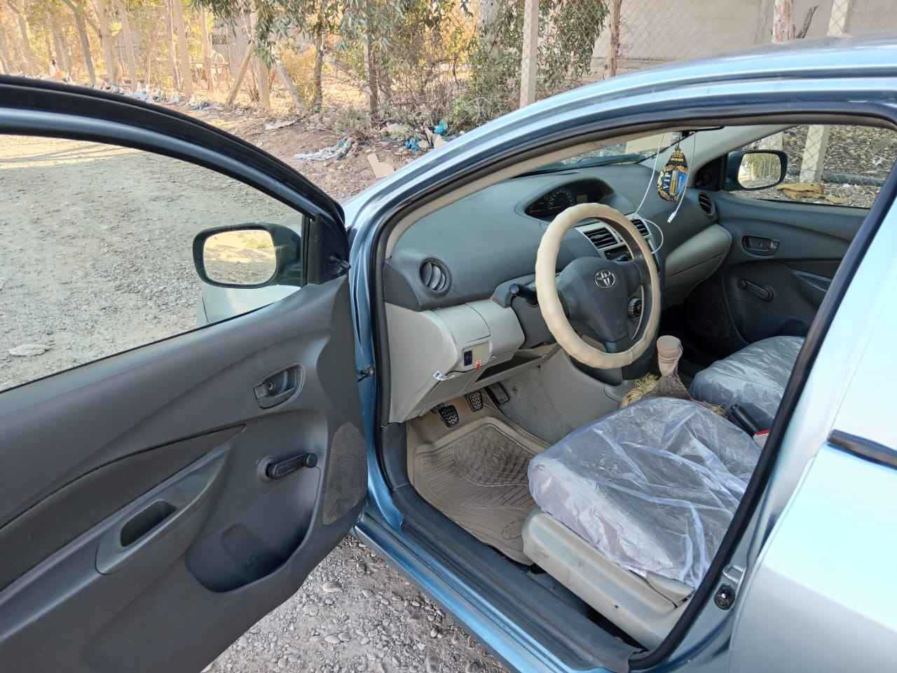 تويوتا يارس موديل ٢٠١٠ خليجى 
كير عادي
محرك كبير مرغوب 
حزام صبغ بدون دواخل 
بيها بطاقة بنزين 
رقم سليمانية جديد 
دبل كيج دبل ارباك 
كيرو محرك و تبريد بشرك 
محرك بي خيط بخار بسيط

مكان كركوك 
***********  واتسأب كركوك, العراق
