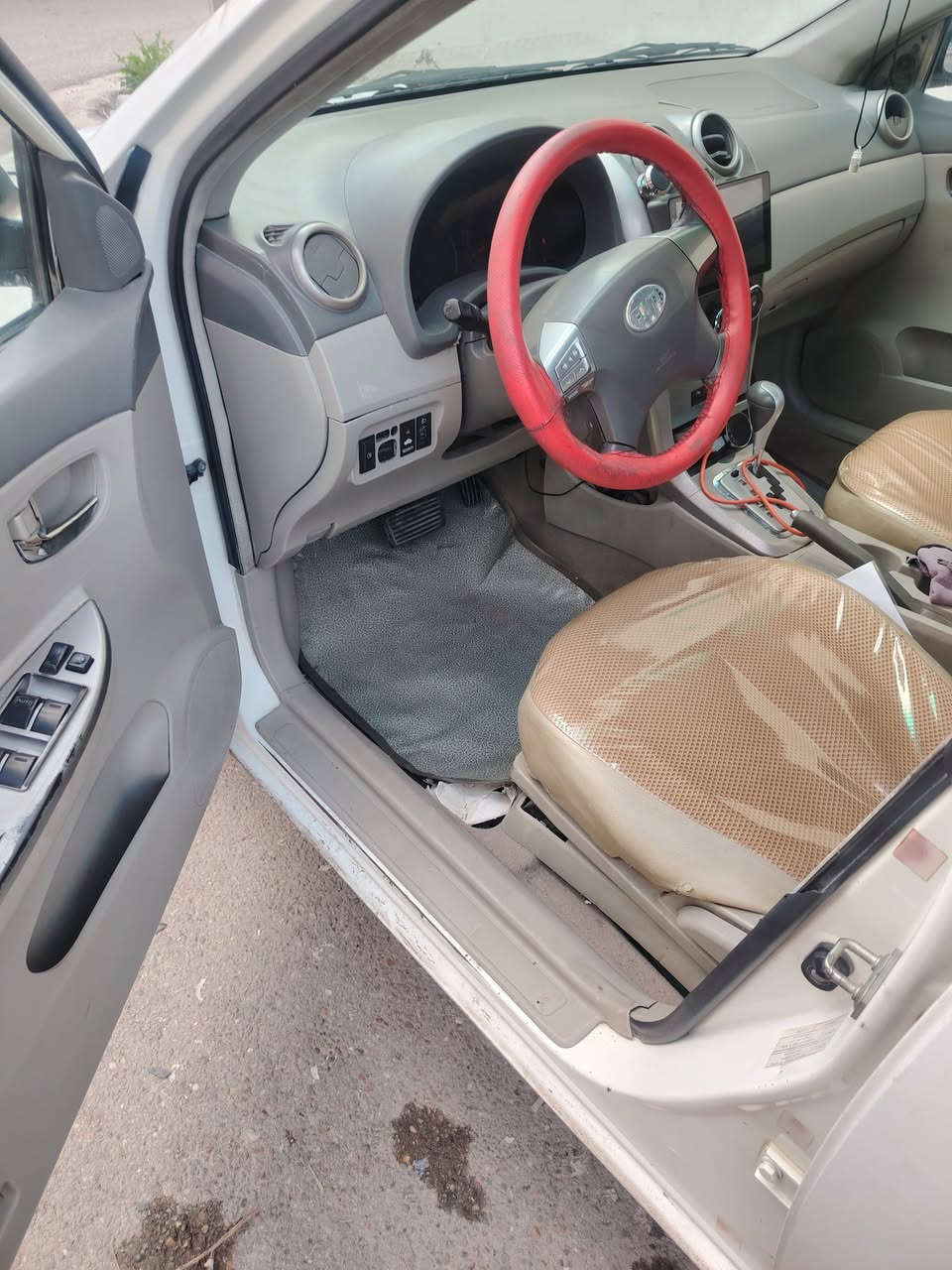 سلام عليكم جي ٣ للبيع بيه صبغ باب صدر مديل ٢٠١٣ مكاني ب البياع عارضها ب ٤٥ مجال قليل رقمي ***********
