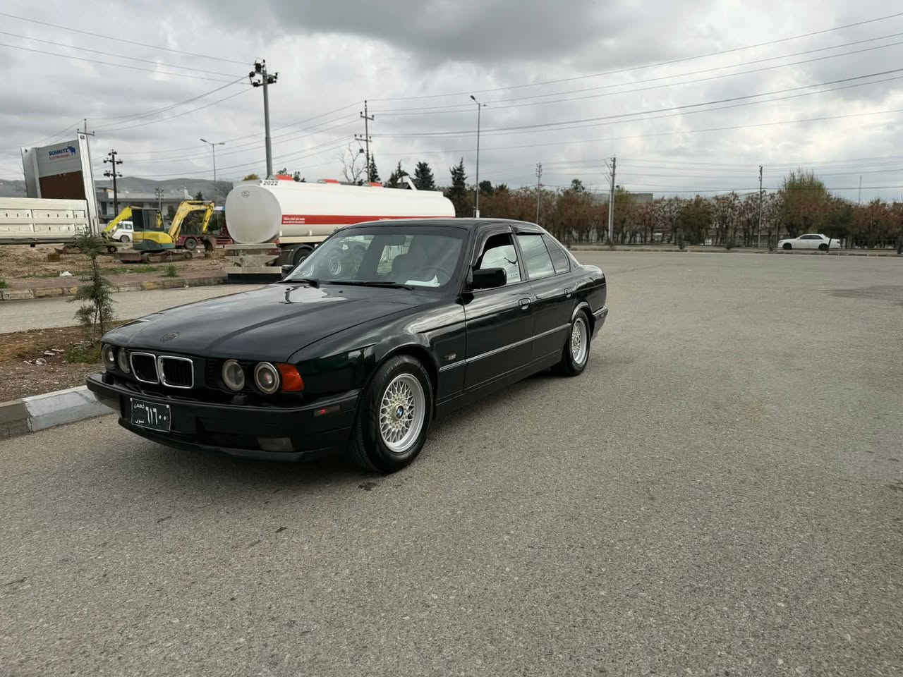 بە ناوی خوای گەورە
بۆ نرخی نامە بنێرە یان تەلەفۆن بکە لە خزمەتتدام
BMW 525i 1995 
525i گێڕ عادی 
‎ئاڕمی پلاستیکی هەولێر 
‎ئاڕمو ئەوەلیات بەشەرت 
‎ڕەنگی زیتونی 
‎ناو سپی 
تەحدید سورعە
دەبڵ ئێرباگ
‎کوشن جڵد و هیتەر 
‎گێچ ئەڵقە 
‎٤ جام کارەبا 
‎دەعمی نیە قرچێکی بەسیتی هەیە ناوی نەگرتوە 
‎تەقەو ڕەقەی نیە 
‎کارەبای و گێڕ و مەکینەی بەشەرت 
‎ساڵانسای سپۆڕتی لەسەرە 
‎تەبریدو گەرمی مەزبوتە 
‎پێش پانە
‎تایە و ویلی مشەبەکی لۆک 
‎بۆیاخی دەرەجە یەکە لە جوانیا 
‎خورفەی دەرەجە یەکە 
‎لەڕەسمەکانا چۆنە ڕوبەڕوش وایە وەک ڕەسمەکان نەبو مەسرەفی ڕێت عایدی من 
‎ئەگەر موشتەریت تەلەفون بکە سەیارە بە نامە و مەسنجەر ناکڕێت 
گۆڕینەوەش دەکەم لەسەر دڵگرتن
شوێن: عەربەت
***********
*********** السليمانية, العراق
