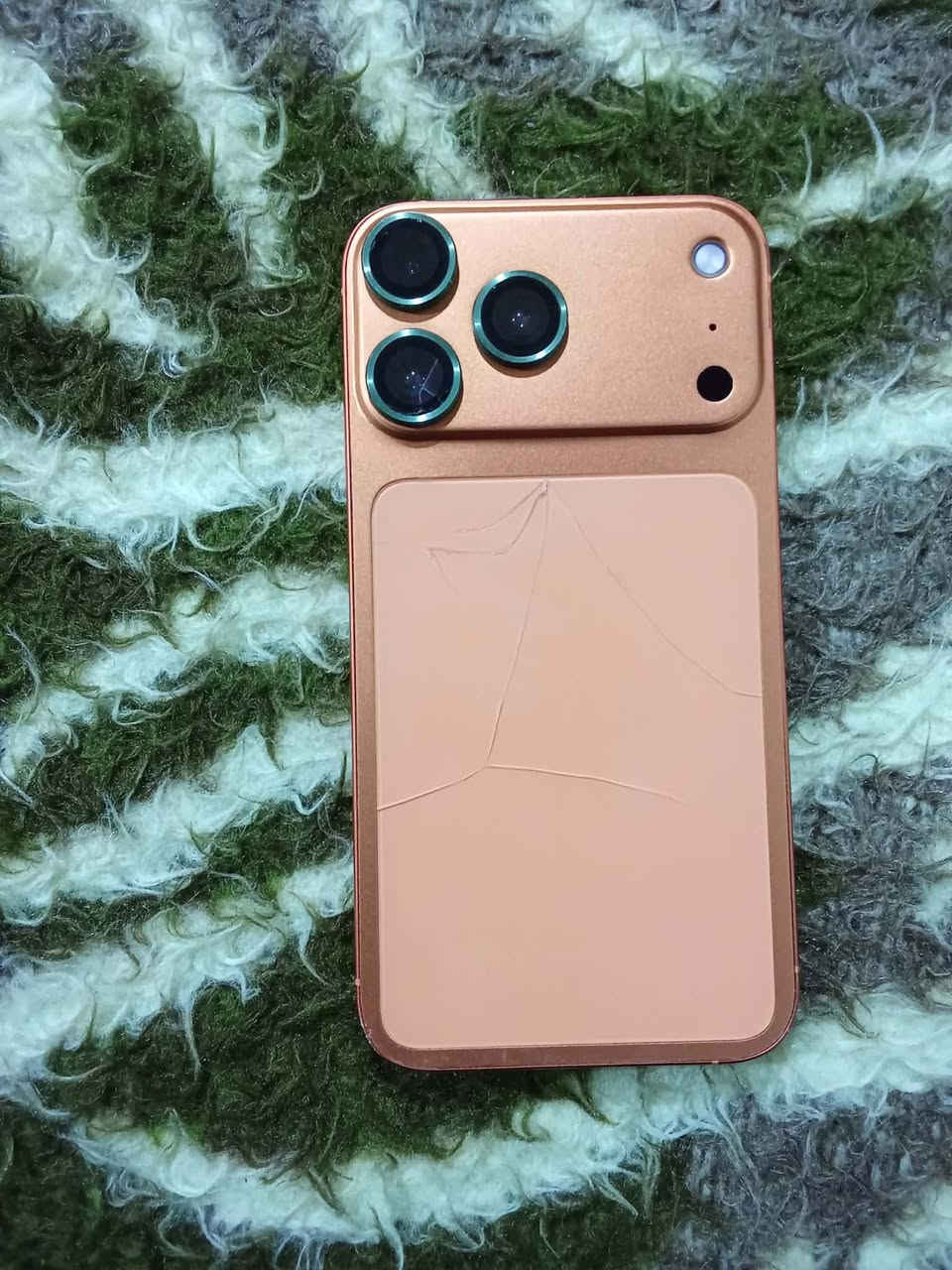 سلام عليكم للبيع  اكس ار محور ١٧. نضيف كدام العين 
بطاريه مستبدله ١٠٠ شاشه اصليه تك سيم سعر ١٤٥ وبي مجال.  قيلل. جماعه ١٠٠. لا تخابر ولا تجي ما ابيعك جهاز نصيف *********** كامل كله سغال كامرات بوتريه  سماعات. الكاميرات  نضاف فول فلاش شغال
