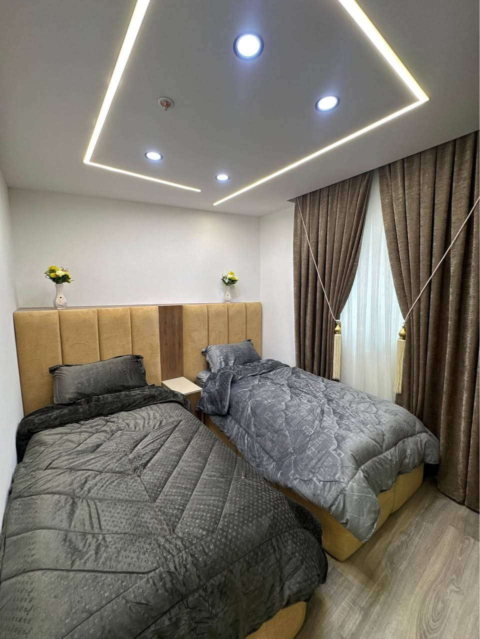 شقة اربع غرف وصالة  
مساحة 173 متر
الايجار 1000$
مجمع لايف تاورز
للاستفسار:
*********** أربيل, العراق
