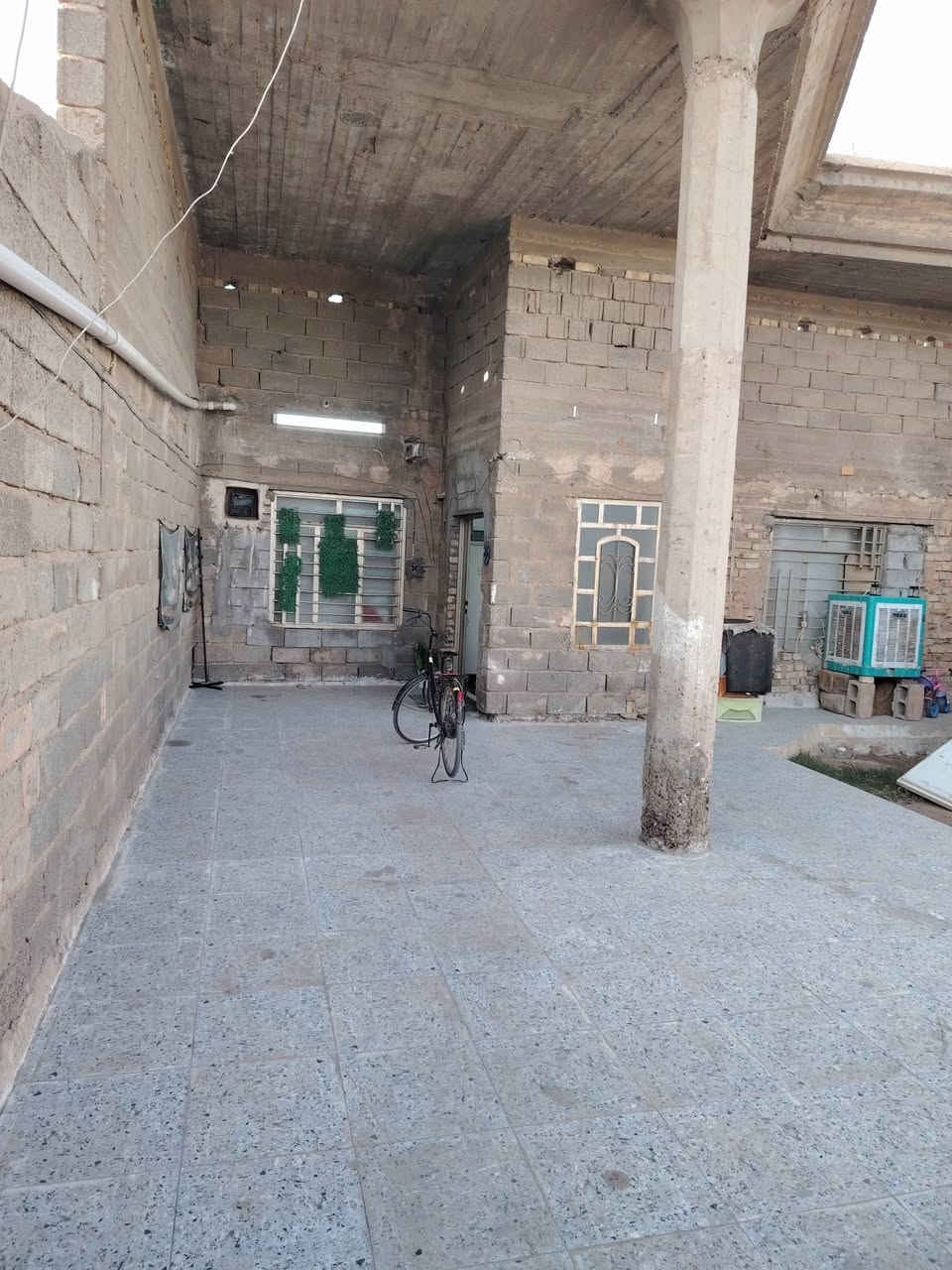 بيت للبيع المساحه 200 نزال عشرين واجهية عشره امتار يحتوي على كراج حديقه وثلاثه غرف وصاله كبيره العنوان العريفيه قرب اسواق الزبيدي  ويوجد كافه الخدمات تبليط وماء وكهرباء..  السعر 85  بي مجال  للتواصل ع الرقم...   ***********
