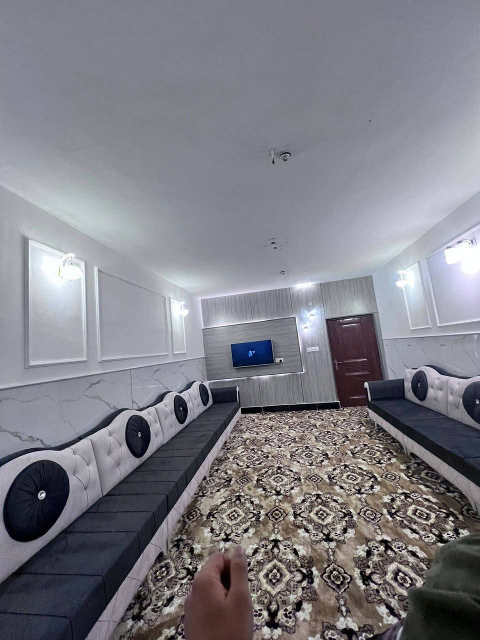 نعمل كافت تصاميم الديكورات ولواجهات الفوم واصباغ دقه وجوده عاليه في العمل لتواصل ***********
