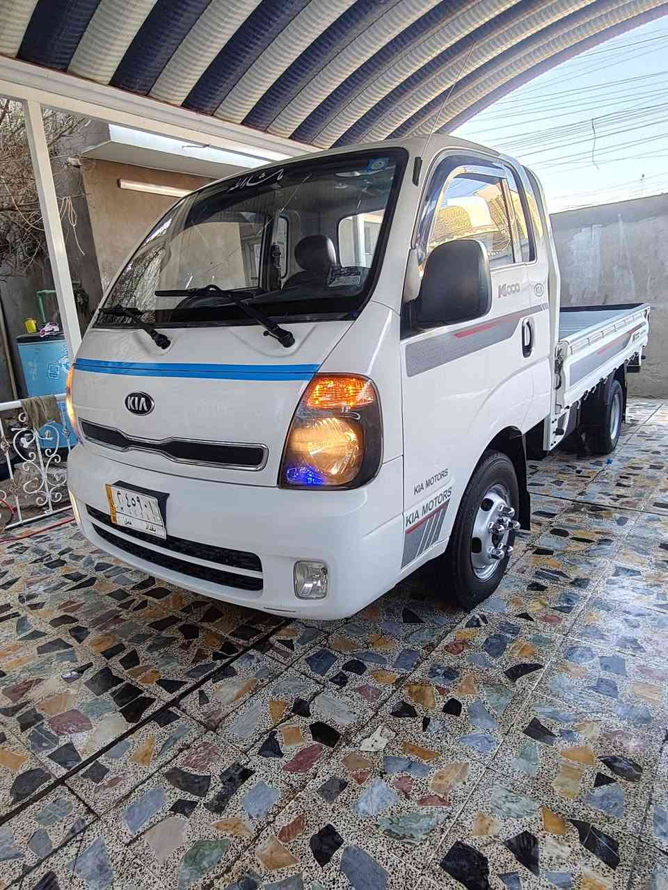 السلام عليكم 
كيا  فحل  موديل  2017  رقم  بغداد
مشروع  وطني  تحويل  مباشر 
مكينه 4000 مفتوح لاصرف لا بخار جديده 
تبريد تدفئه جاهز تخم تاير محور 14 ستد 27
سياره جديده شاصي مكفول رقم شاصي واضح 
سعر 137 مكان بغداد ه‍ *********** 
 مامتواجد عل فيس اتصل وتدلل
