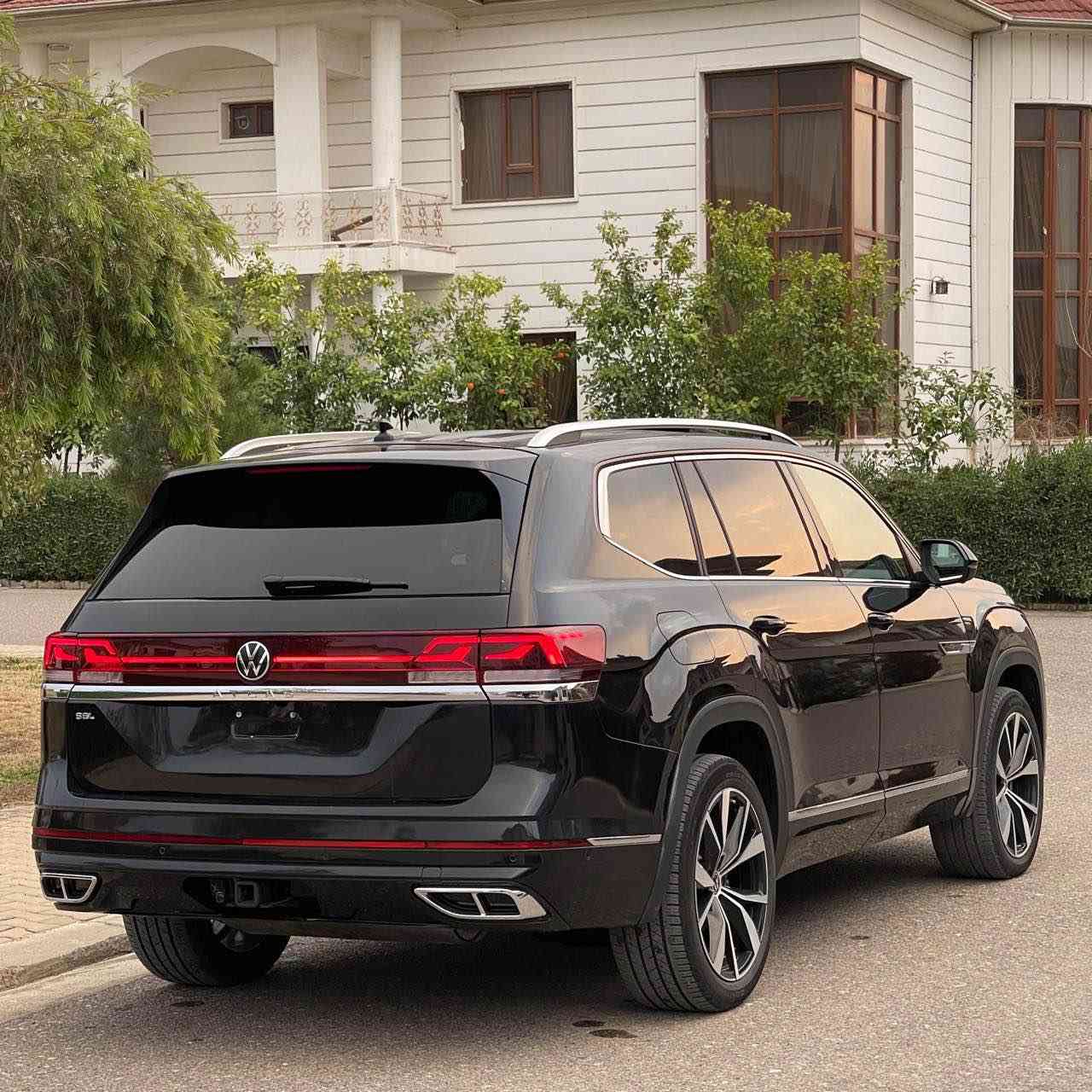 Atlas 
SEL Premium R line
مۆدێل ٢٠٢٤
بێ ئایرباگ تەنها نیو سندوقی سبوغە 
رەنگی رەش 
مواسەفات کوشن ساردو گەرم- کوشن جلد-داتاشۆ
-پانۆراما- پەردە - سندوق شەفت-٥ کامیرا-رادار-شەغال
*********** واتساپ فایبەر سەیارەکە لە هەولێرە أربيل, العراق
