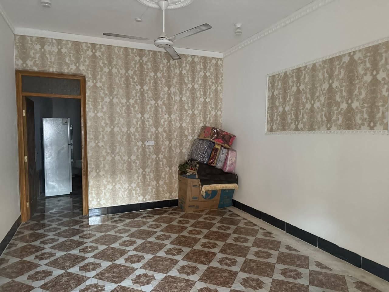 مشتملات عدد ( ٢ ) في حي الامير الاول 
خلف بيت دكتور ( عزيز خليل ) 
مساحة ٢٥٠ م 
بناء ابلوك - اعكاده 
ماء - كهرباء - خدمات 
سعر ( جداً مناسب ) 

للاستفسار مراجعة مكتب ( غيدان ) للعقار  
واسط - الزبيدية - مقابيل حي ( الصناعي )  
***********  
*********** محمد سيد غازي
