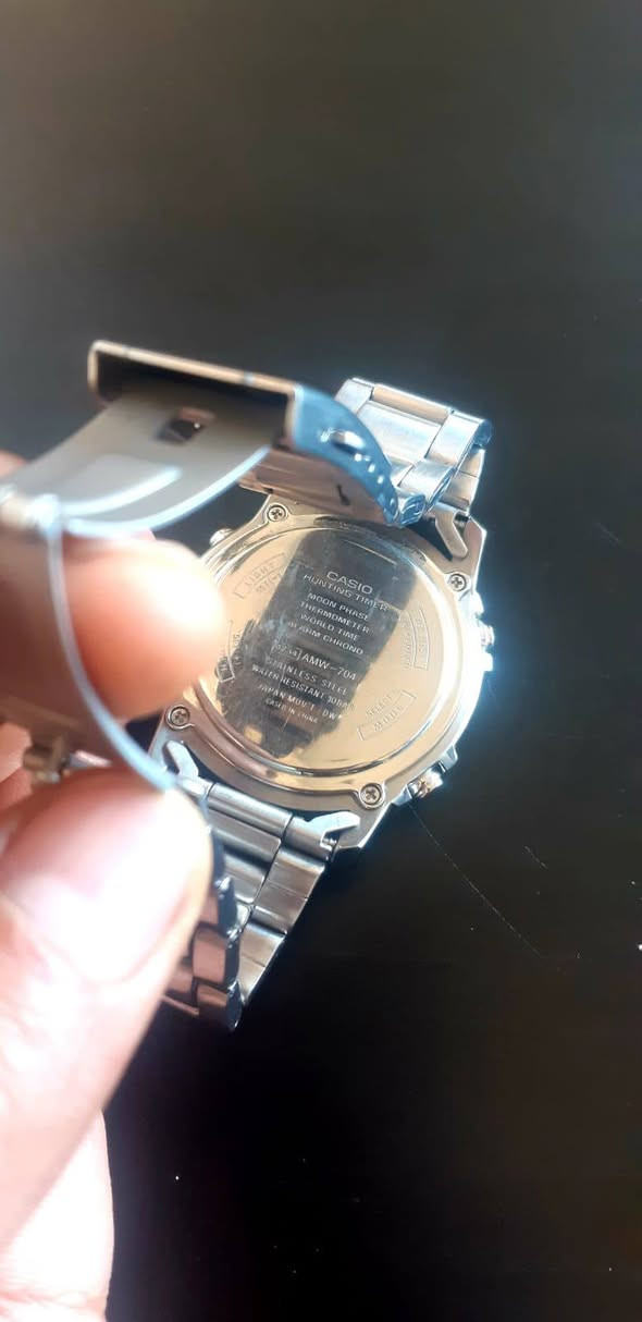 السلام عليكم ساعة CASIO اصلية ويا دفتر تعليمات وكرت ضمان وعلبة وما داخله تصليح نهائياً  ومتوفر توصيل لكل محافظات


**إذا كنت صاحب هذا الإعلان وتريد حذفه لأي سبب، رجاءا أرسل رسالة إلى الدعم الفني**