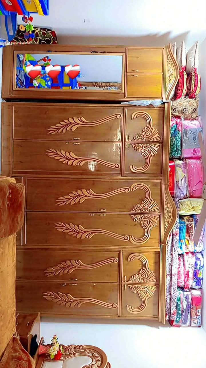 السلام عليكم اخوان توجد غرفه توج حطاطه شرط نصافه فول السعر مليون 300وبيه مجال الاستفسار عن الرقم ***********
