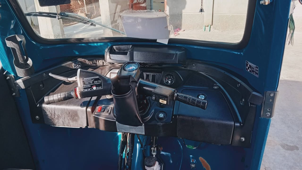 سلام عليكم تكتك للبيع مكفوله مكاني بغداد المحموديه ***********
