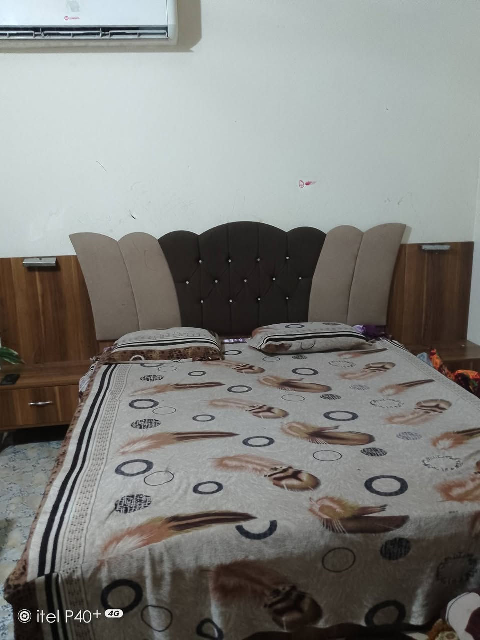 غرفة اخشاب نظيفه السعر 300 بيها مجال الشراي يتصل ***********
