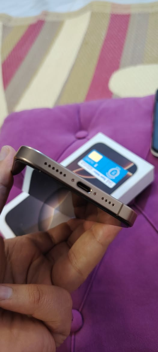 سلام عليكم  للبيع ايفون 16برو ماكس نظيف جداً بطاريه 100 عدد دورات 12 شرق اوسط شريحه واحدة مع اضافه شرائح الكترونيه ذاكره 256 جاهز درع اصلي ولزكه اصليه ودرع كامرات ثلاث كفرات وغراضه كلهن جاهز وضمان موجود بعده ما خالص 
 يريد يتواصل على الرقم الواتساب موجود حياكم الله
***********
