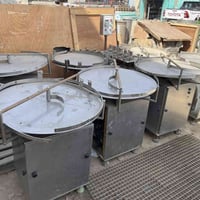 للبيع وجبة طاولات تجميع وتوجيه عبوات (صواني دوارة) ستانلس ستيل. المعدا...