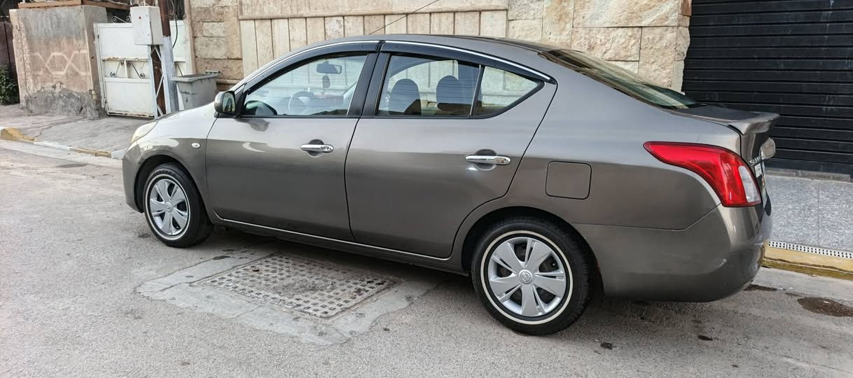 السلام عليكم نيسان سني موديل ٢٠١٣ رقم اربيل انكليزي سياره جاهزه محرك كير مكفول تبريد فول بيها جاملغ جهه الايمن مصلح نفسه صدرها نص عمر سياره مابيها طخات ولارصعات كلش حلوه وناعمه *********** سعرها 85بيها مجال قليل كلش شراي اتصل،،، ملاحظة،،، شرط تحويل مكانها بغداد حي الجهاد
