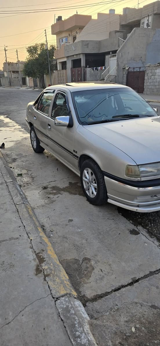 سڵاو تان لێبێت ئەم ئۆپڵە بەردەستە نمونە لەجوانی  ئاڕم پلاستیک سلێمانیە ئەوەلیاتی هەیە  مۆدیلی 1992کراوە بە95 کامل بۆیاغە لەسەر ساغی موسو بڕاوە بەشەرت  ئەی بیئێسە 
مەکینەی 18ی مەرغوب  بەنزین زۆر کەم ئەخوات  چوار تایەی لۆکی لەسەرە ویلەکانی تازەیە  سڵایدە  سوکان پاوهە تا بڵێی جوانە سەیارەکە لەبەرەو ڕوو زۆر جوانترە گێڕو مەکینەی بەشەرت کامل گێچەکانی ئیش ئەکات سعری 30گەڵاو مەعمەله شوێن تەکیە ***********
