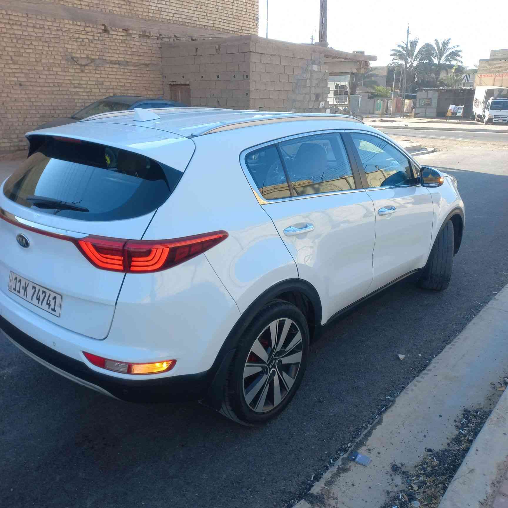 السلام عليكم ورحمة الله وبركاتة 
سبورتج خليجي 2016  شكل 17  
سنوية نافذة لسنة 30 
‏‎محركً 2000 دوش مكفول + كير مكفول
حساس أمامي خلفي  
لايت لد نهاري + عدسه مبدلها ٤٠٠ الف يم ابن موزان 
بك لايت لد 
5ويل كب 19  تخم تاير تايوان 
ماشية ١٢٢ الف كيلو
كشن جلد ومخمل + هيتر أمامي خلفي 
تبريد أمامي خلفي 
‏‎رقم بغداد الإنكليزي بسمي
ملاحظة  ملاحظة 
السيارة بيها استبدال  بابين وصبغ نص الصندوق بلا فتح يعني ما مفتوح الصندوق..
### اكو ٣ مقاطع فيديو موضح بيها## (( خلاف ذلك اني اتحمل افلوس السونار ))
مكاني بغداد 
السعر ١٦٠ وبيها مجال للطيبين 
رقم الهاتف ***********
