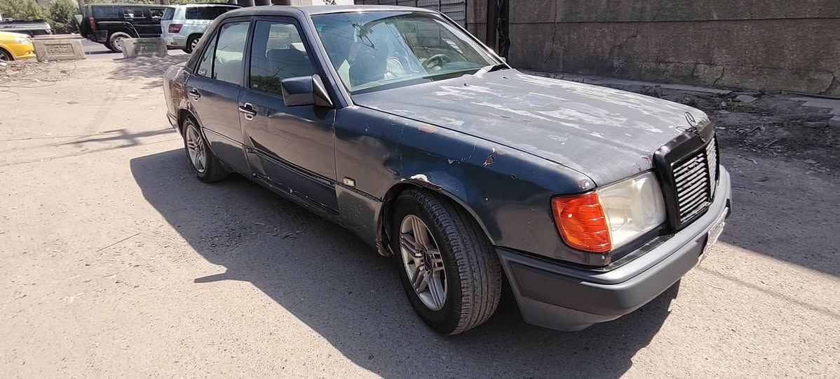 للبيع مرسيدس "دب" موديل 89
المواصفات:

​المحرك: محرك بطة 2500 (حالة المحرك جيدة).

​الرقم: بغداد (السنوية ساقط).

​الإضافات: فتحة سقف (عطلانة)، جام 4 كهرباء، لايتات شمسية، سكنات وأشاير 4، بكلايتات دخاني.

​التايرات: زوج تايرات جديد.

​حالة السيارة:

​السيارة "كمال تعمير"، بيها خياسات بالدوسات، وباب صف السايق مضروب.تبريد غير شغال 

​بالنسبة للكير: بي مشكلة بالنمرة الثالثة (تخمد شوية وبعدين تمشي طبيعي)، وحسب التشخيص يحتاج فحص كهربائيات أو عقل.

​السعر: 28 ورقة، وبيه مجال بسيط للطيبين

​للاستفسار: [***********]

{***********}

