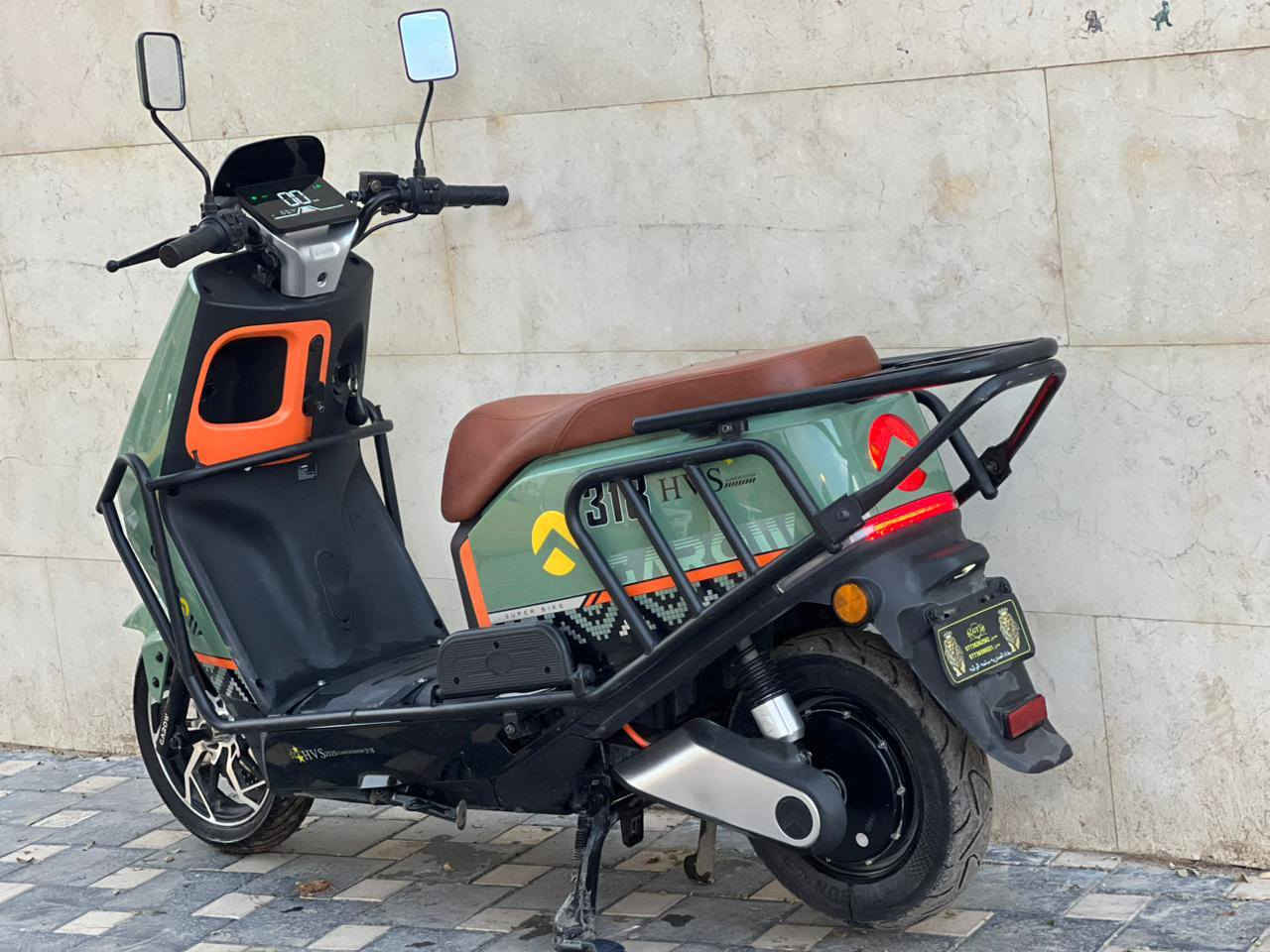 سلام عليكم شباب دراجه شحن للبيع نوع كارو دراجه عالميه استخدامها كلش قليل  دراجه تخبل والله مواصفات عالميه ومعروفه شركتها ومواصفاتها وصل المعرض موجود ابسمي دراجه ع فحص كامله مكمله من كل نواحي مواصفات

الموديل 2026
النوع كارو / GAROW
البطاريات 6 دبل نوع مسطره جرافيك 
التحويلات 1.2.3،4 
دبل إشاره 
اشاير رباعيه 
لايتات زنوزن
تشغيل عن بعد 
جهاز انذار السرقه 
مدرعه بل كامل360درجه 
لونها مميز كلش 
كشن سياحي  vib 
دكمه تفتح صندوق 
شاشه تاب تعرض الك كل عطل 
شاحنه اصليه تحتوي ع إيقاف ذاتي 
مري اصليه مال شركه 
بريكات دسكات دهن هدروليك 
اطارات جوبلس 
السرعه 80حقيقي 
 ملف بقدار 3600 ؤاط
اي استفسار اتصال

***********

مكاني بغداد
