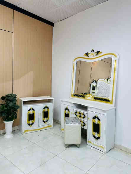 السعر ( مليون )فقط😍

غرف نجاره عراقيه 💯💯

تتكون من ١٠ قطع 

عرض الكنتور 3 و20سم

ارتفاع الكنتور 2 متر و50 سم 

السرير بلوك ٦ ارجل

طول السرير 200 سم 

عرض السرير 160 سم 

الضهر شد براغي

الزاويه بارتفاع الكنتور 

الشازلون والطابوريه 75 الف 

العنوان بغداد المشتل حي المعلمين مجاور جامع مالك ابن انس ***********يتوفر واتساب
