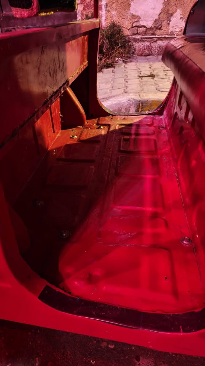 سلام عليكم تكتك للبيع مديل 2018 اوراق كامله تكتك حلوه نضيفه مكينه وكير نضيفات تراي حلو كهربائيات كله شغاله تكتك من ايدك للشارع تشتغل بيهه 
سعر 4 وبيه مجال حك الجيه 
مكلف بنشر 

 رقم صاحب التكتك ***********
مكاني بغداد الحسينية راشديه
