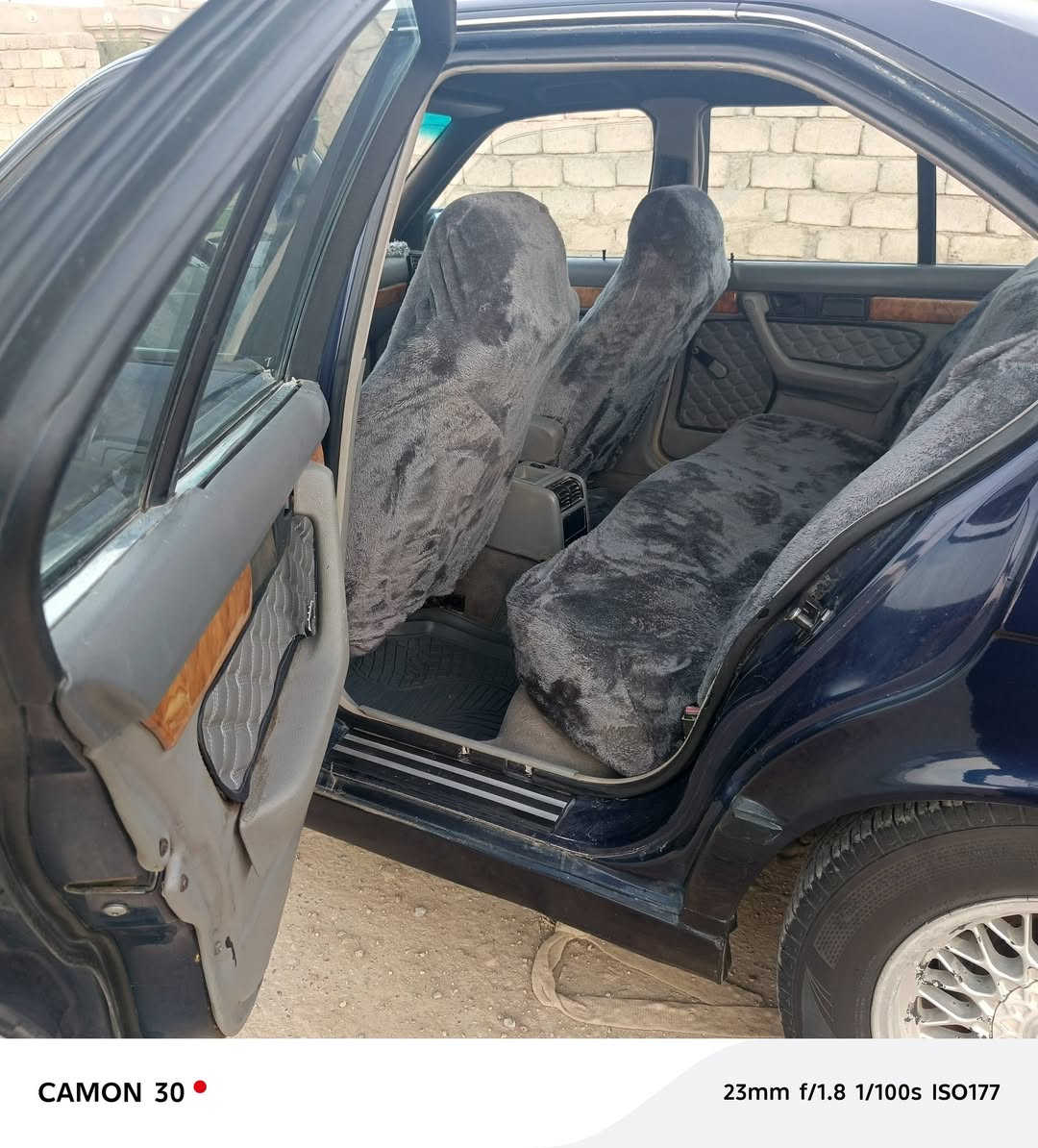 السلام عليكم بسبب الوعود الكاذبه بي ام دبليو  بجم عريض محرك كبس كير محرك خير من الله كهربائيات كلها شغاله تواير صدر  جدد مصبوق عام بدون طخه أو دعم 
السعر ٥٧ وبيها مجال السياره شرط التحويل  *********** 
تبريد ❄ 
تدفئه 🔥
