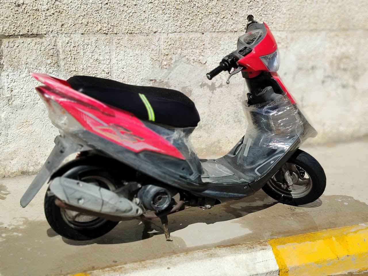 السلام عليكم شباب موطور لبيع كفاله عامه برقي ما عوزه موطور حيل نضيف ما متعوب مطلعه بيدي ومتوازي عله بيعته وكله ختم واحد ويه لمكينه حته لايتاته ولشاير وكهرباته كله شقاله   مكان واسط نعمانيه وسعر بلاش 900 هاذه رقمي *********** وشباب لمو شراي لا يكسر بحلال لعالم
