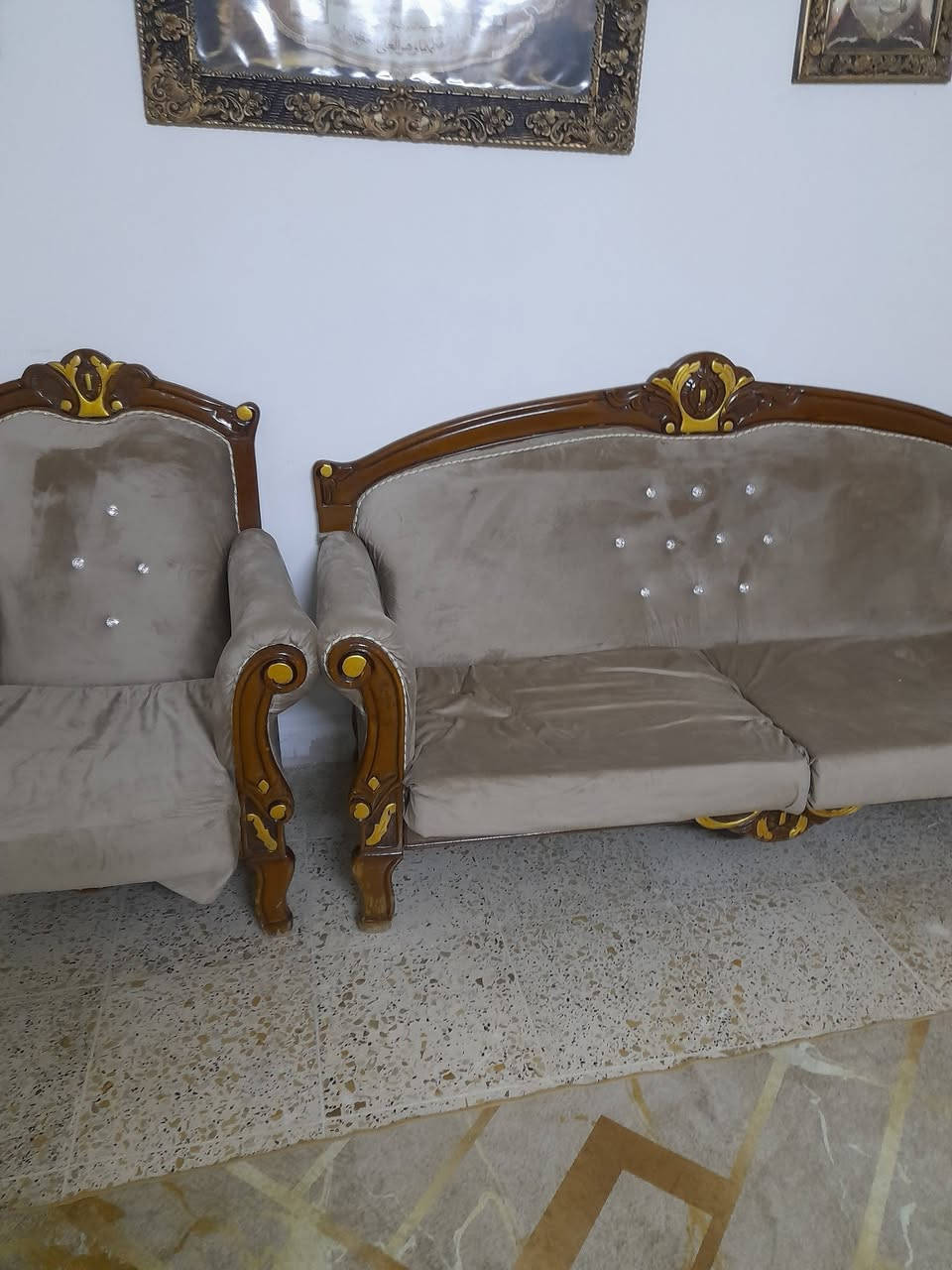 قنفات 6 قطع  للبيع نضيفات عيب مابيهن سعر 350 بي مجال شراي خابر رقم ***********
