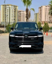 لاندكروز لمتد • بلاك اديشن • ٢٥٠٠٠ كم