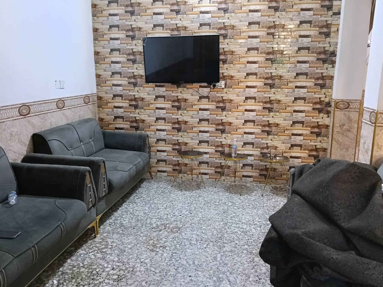 السلام عليكم دار للبيع 100 متر طابق ونص طابو كافت خدمات بغداد الكمالية المعوقين ***********
