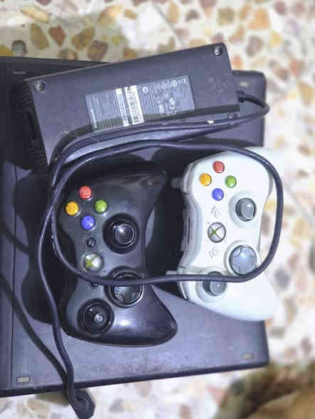 السلام عليكم اكس بوكس 360 بيه 35 لعبه كلهن قويات وياه يدات 2 شرط الفحص مكاني بصره الكزيزه رايده ب70 شراي يتصل ***********
