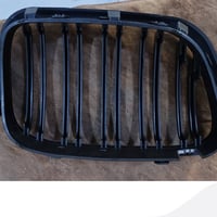 الي يفيده ينطينه بي سعر  شبك أمامي مزدوج لامع باللون الأسود لسيارة بي ...